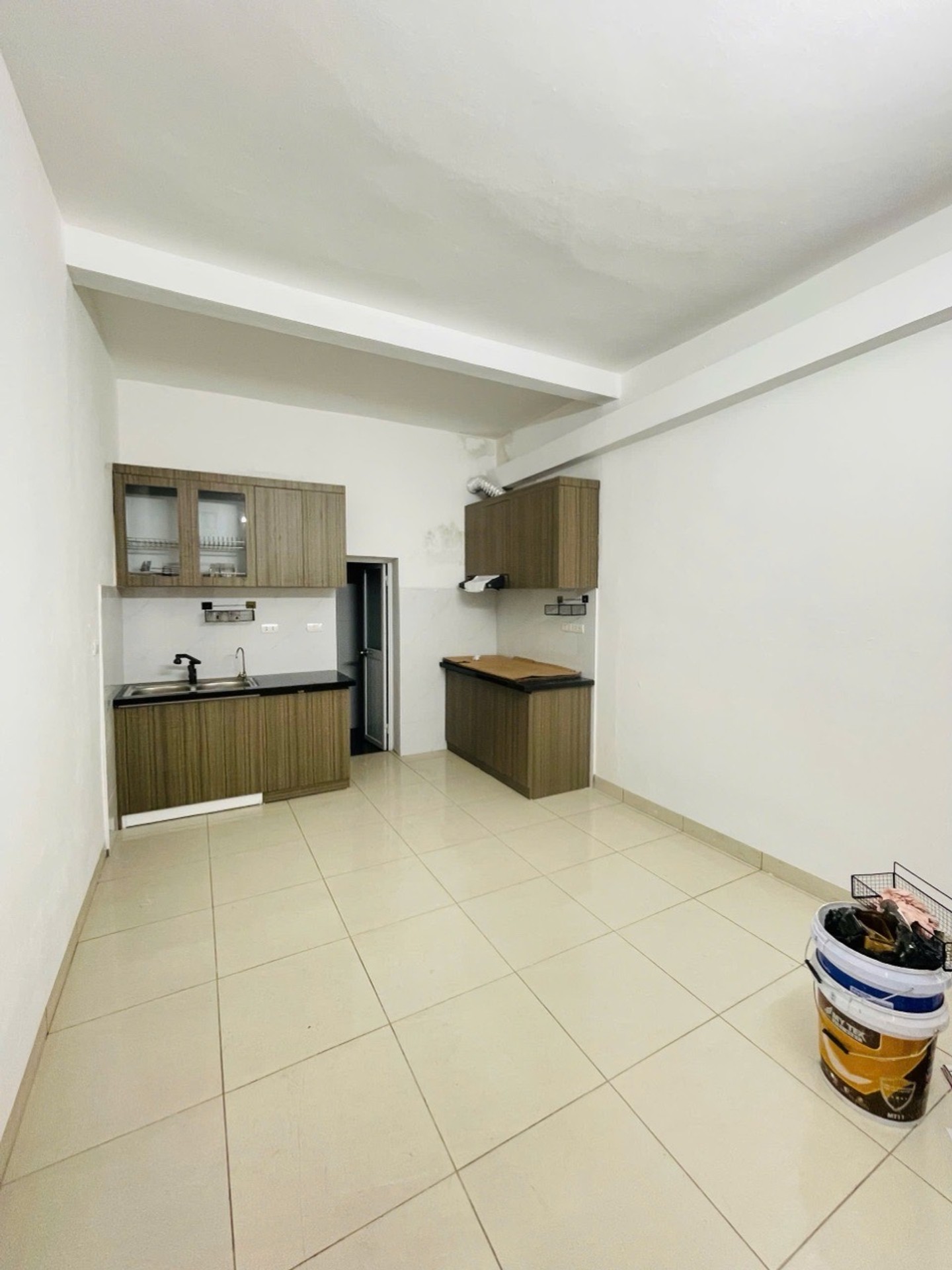 Bán nhà Kim Ngưu - diện tích 74m2 4 tầng - Ngõ rộng, ô tô đỗ trước nhà - giá 22 tỷ