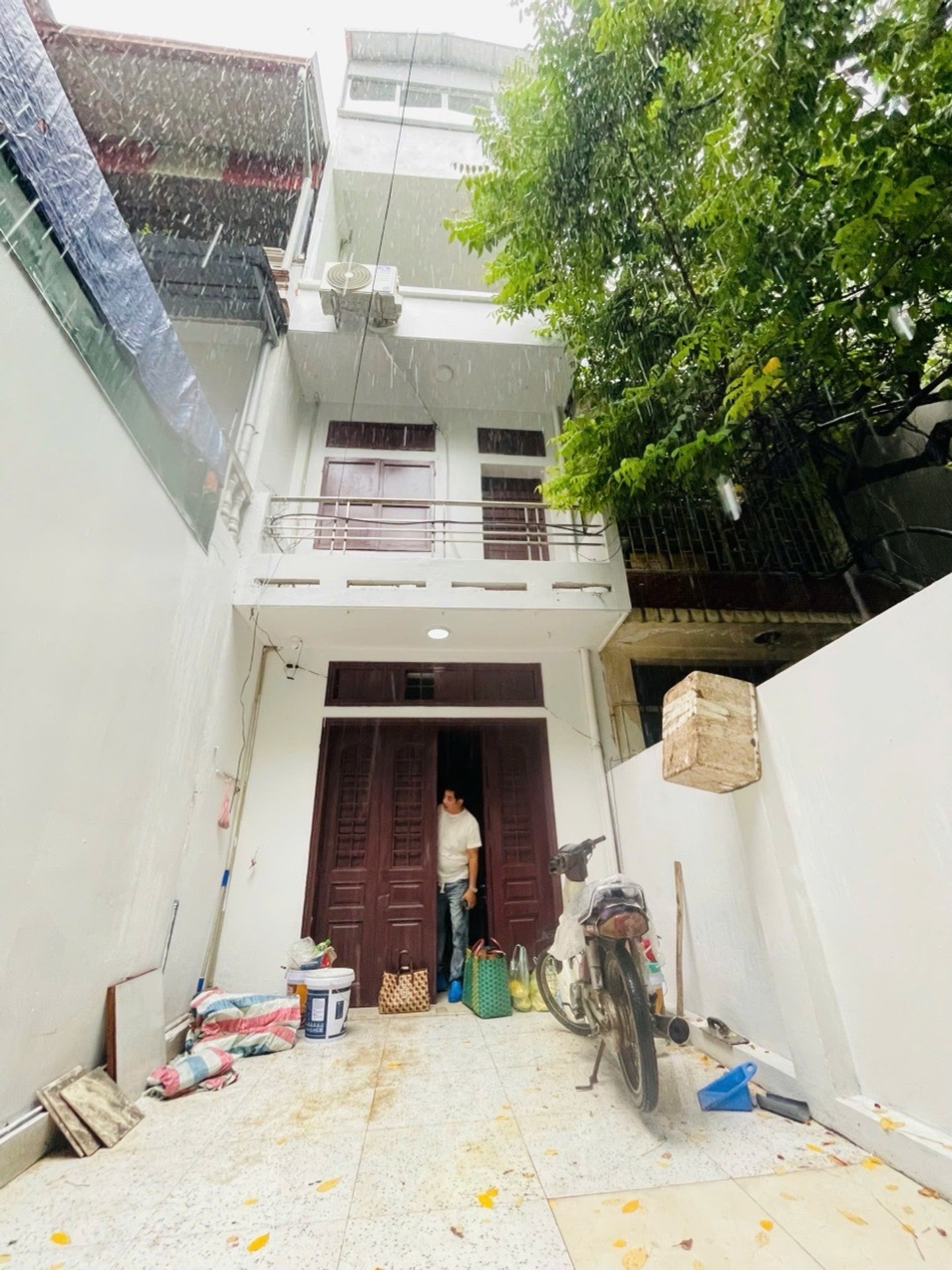 Bán nhà Kim Ngưu - diện tích 74m2 4 tầng - Ngõ rộng, ô tô đỗ trước nhà - giá 22 tỷ