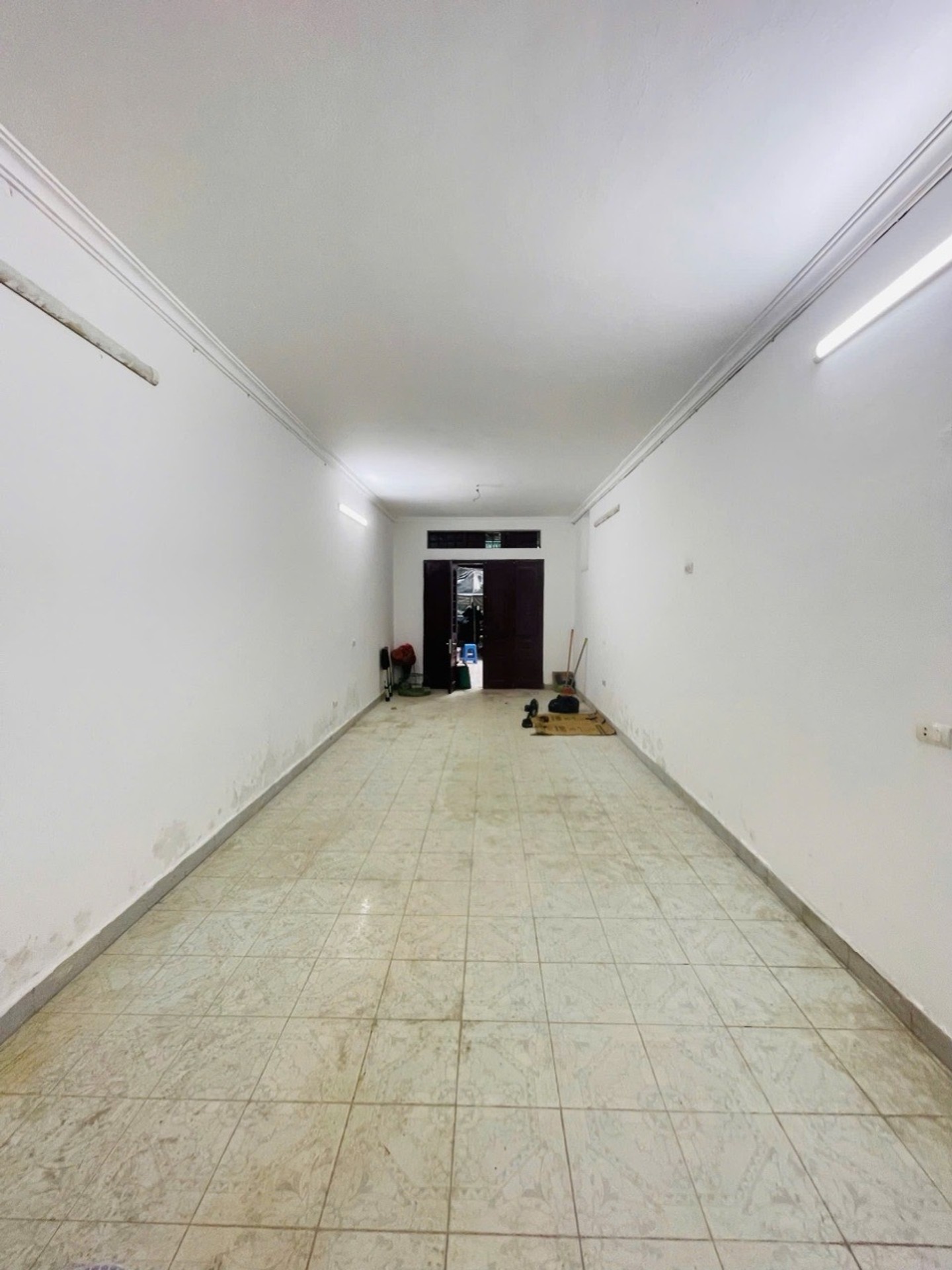 Bán nhà Kim Ngưu - diện tích 74m2 4 tầng - Ngõ rộng, ô tô đỗ trước nhà - giá 22 tỷ