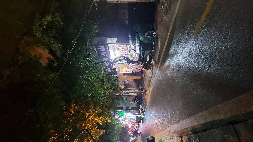 Bán nhà Phố 8/3 - diện tích 113m2 3 tầng - Mặt phố sầm uất - giá 45 tỷ