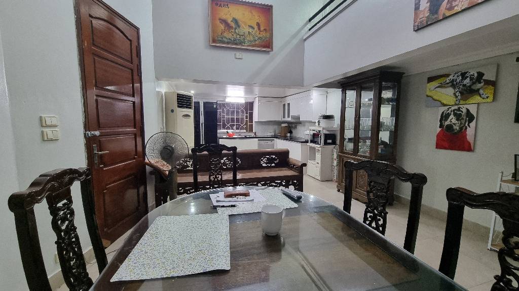 Bán nhà Phố 8/3 - diện tích 113m2 3 tầng - Mặt phố sầm uất - giá 45 tỷ