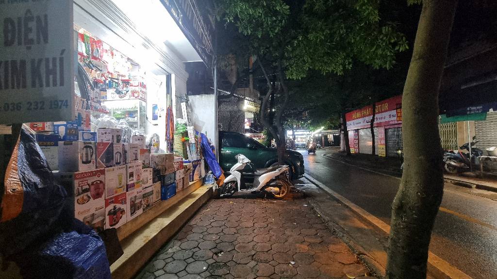 Bán nhà Phố 8/3 - diện tích 113m2 3 tầng - Mặt phố sầm uất - giá 45 tỷ