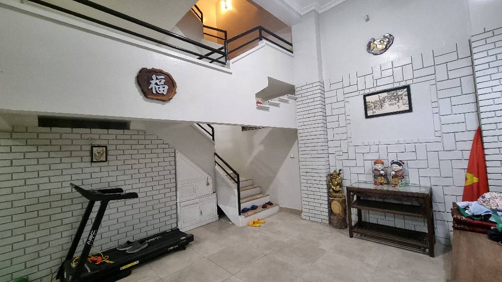 Bán nhà Phố 8/3 - diện tích 113m2 3 tầng - Mặt phố sầm uất - giá 45 tỷ