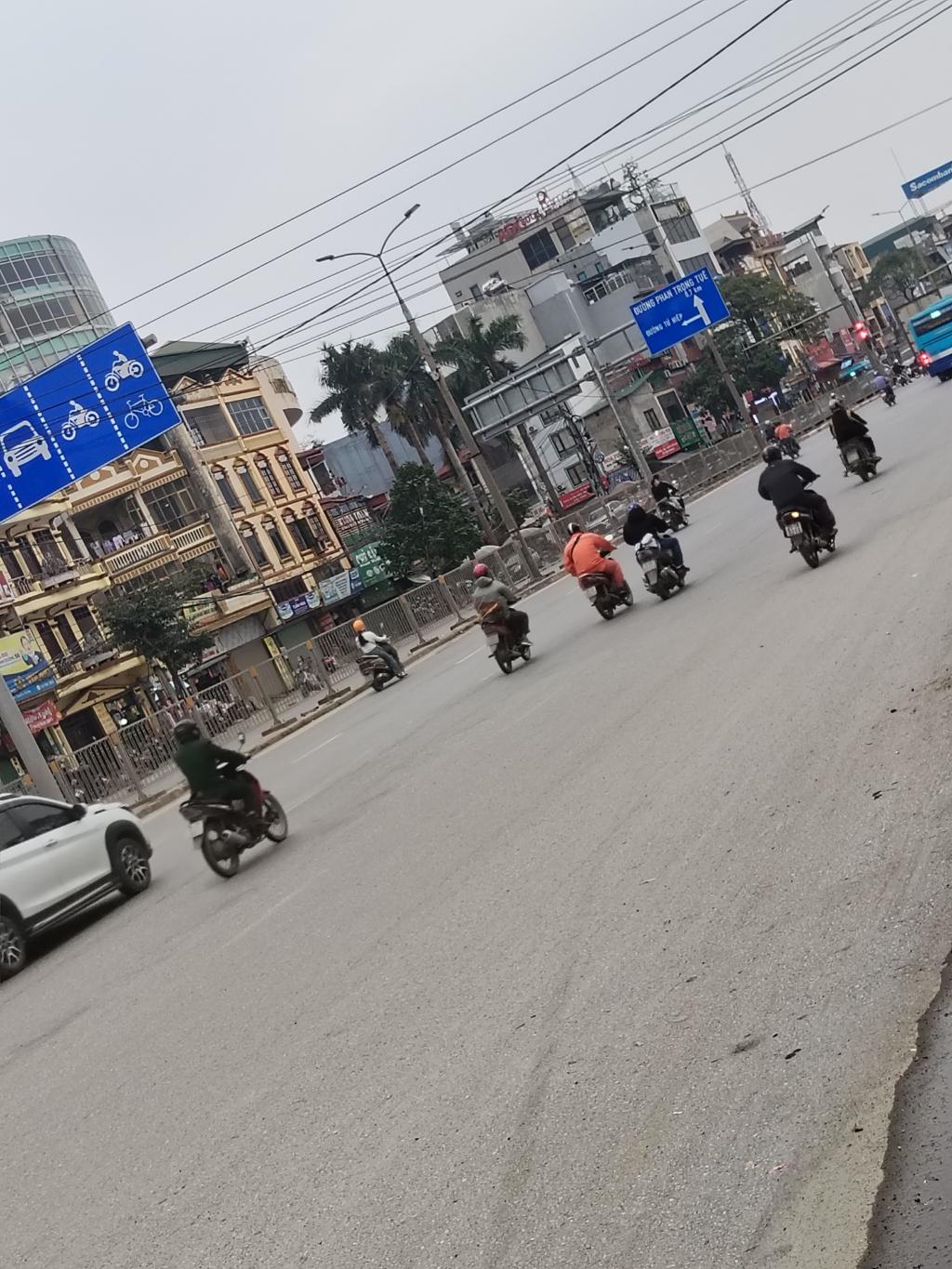 Bán nhà Ngọc Hồi - diện tích 105m2 2 tầng - ô tô tránh - giá 25 tỷ