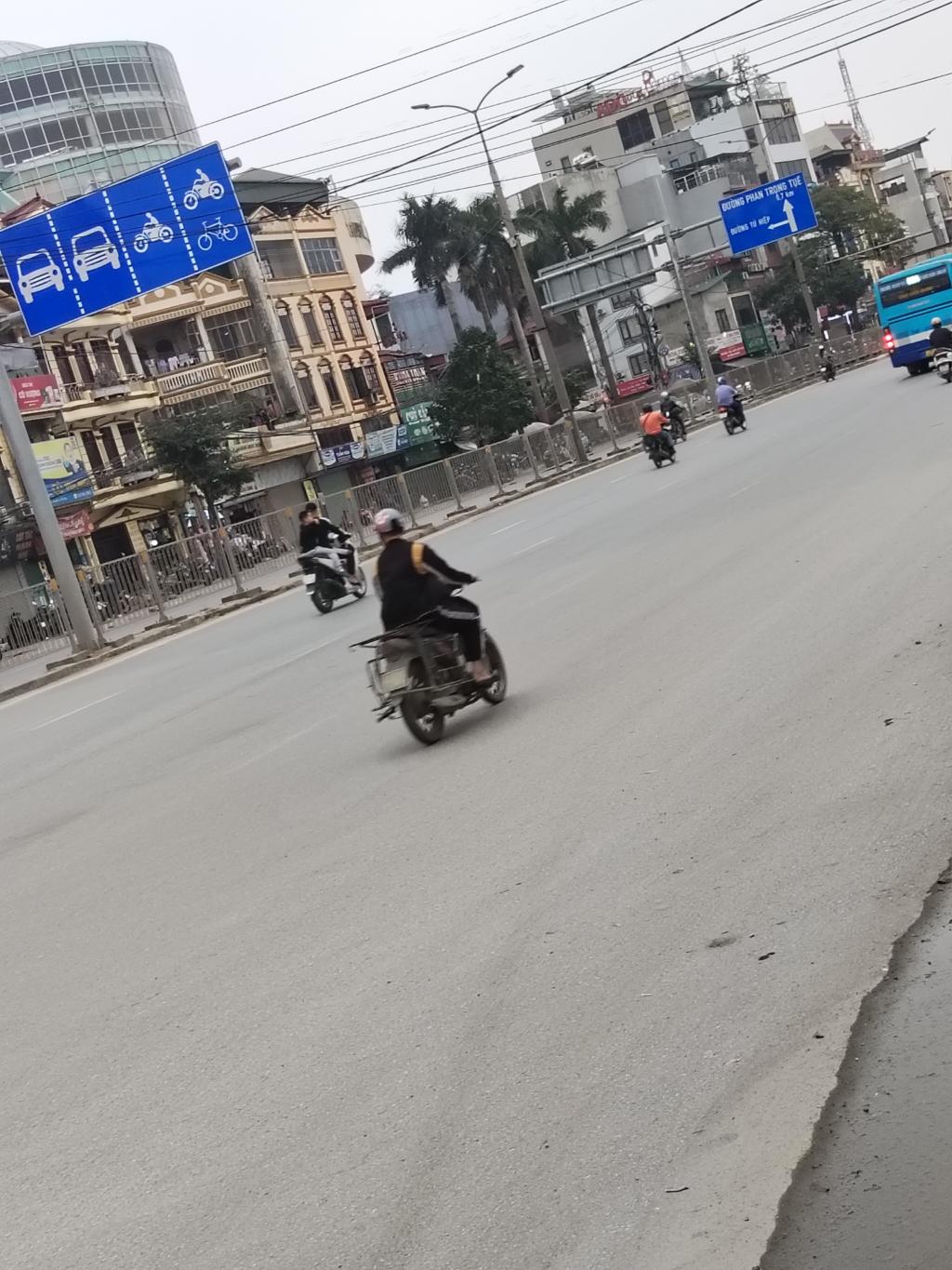 Bán nhà Ngọc Hồi - diện tích 105m2 2 tầng - ô tô tránh - giá 25 tỷ