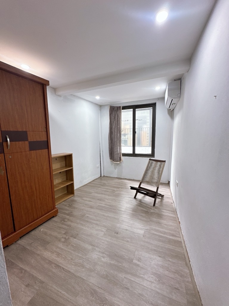 Bán nhà Trần Khát Chân - diện tích 12m2 4 tầng - Kinh doanh nhỏ - giá 2,35 tỷ