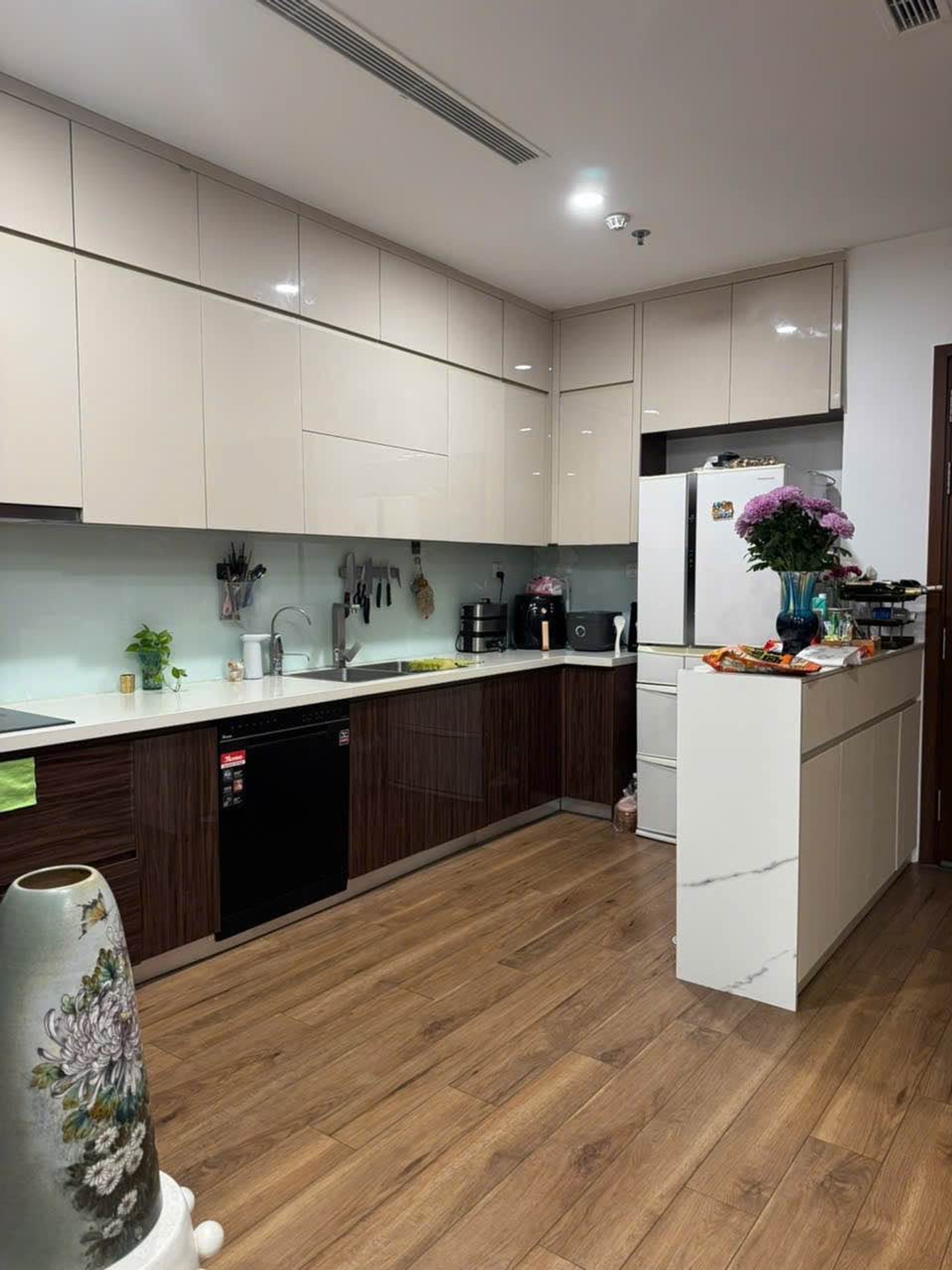 Bán nhà Minh Khai - diện tích 107m2 8 tầng - Căn hộ cao cấp - giá 15,8 tỷ