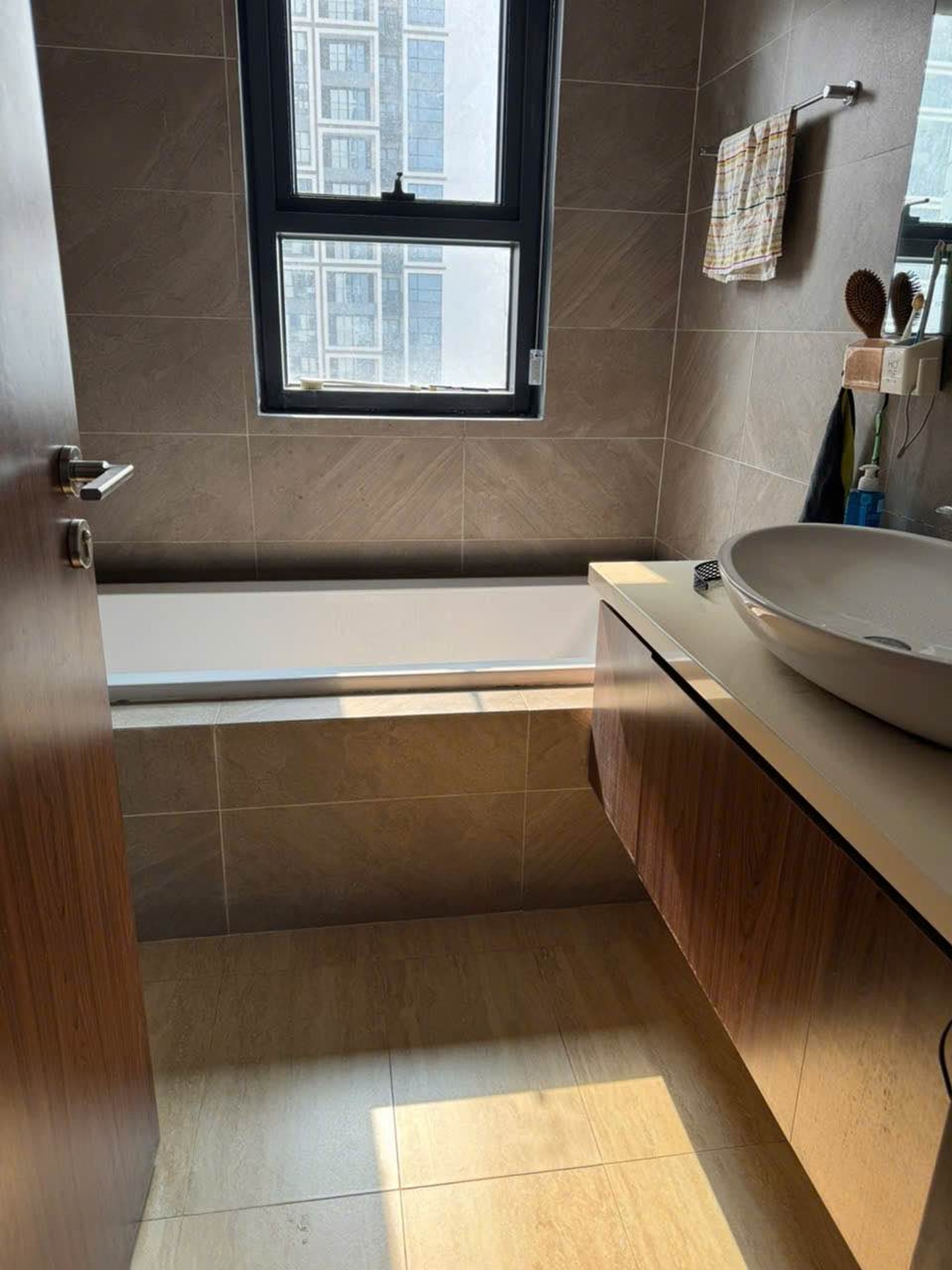 Bán nhà Minh Khai - diện tích 107m2 8 tầng - Căn hộ cao cấp - giá 15,8 tỷ