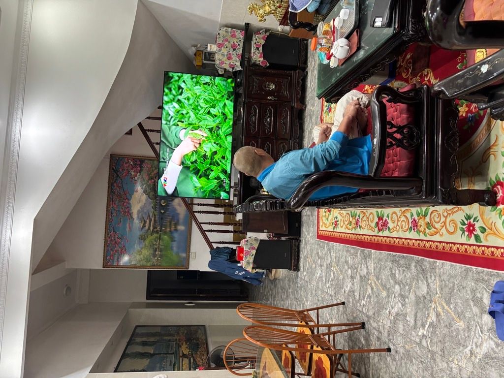 Bán nhà Âu Cơ - diện tích 100m2 3 tầng - Mặt tiền rộng - giá 25,5 tỷ