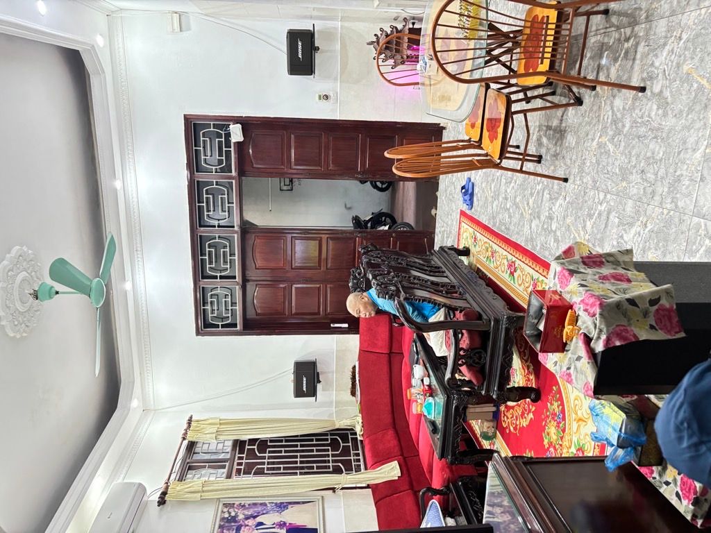 Bán nhà Âu Cơ - diện tích 100m2 3 tầng - Mặt tiền rộng - giá 25,5 tỷ