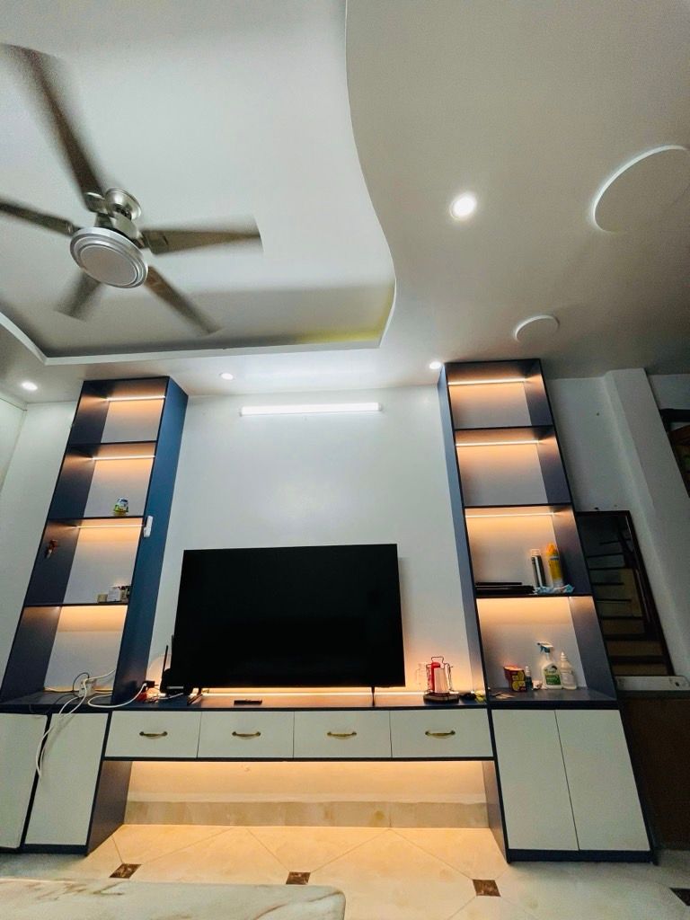 Bán nhà Định Công Thượng - diện tích 30m2 5 tầng - Ô TÔ CÁCH 15m - giá 7,6 tỷ