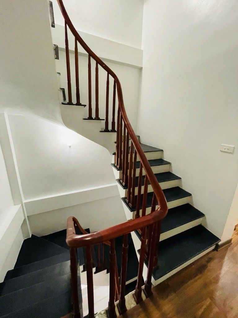 Bán nhà Định Công Thượng - diện tích 30m2 5 tầng - Ô TÔ CÁCH 15m - giá 7,6 tỷ