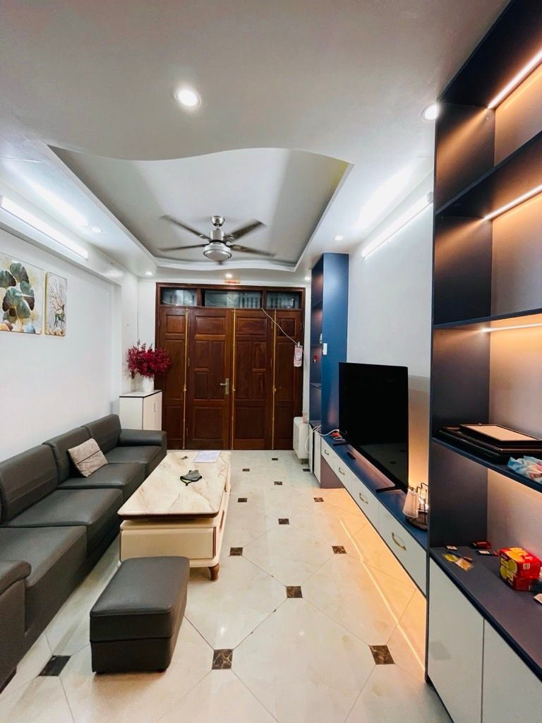 Bán nhà Định Công Thượng - diện tích 30m2 5 tầng - Ô TÔ CÁCH 15m - giá 7,6 tỷ