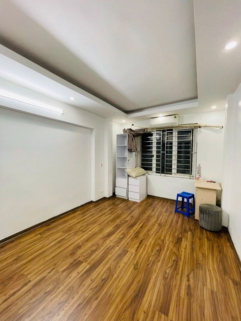Bán nhà Định Công Thượng - diện tích 30m2 5 tầng - Ô TÔ CÁCH 15m - giá 7,6 tỷ