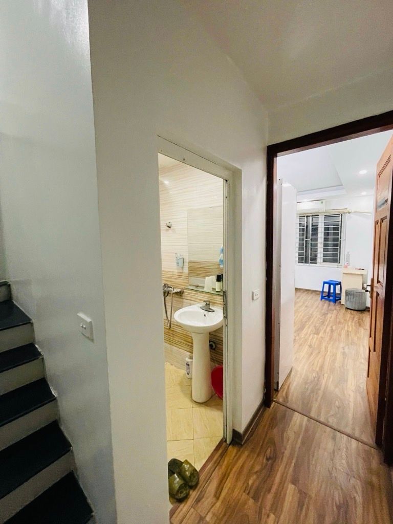 Bán nhà Định Công Thượng - diện tích 30m2 5 tầng - Ô TÔ CÁCH 15m - giá 7,6 tỷ