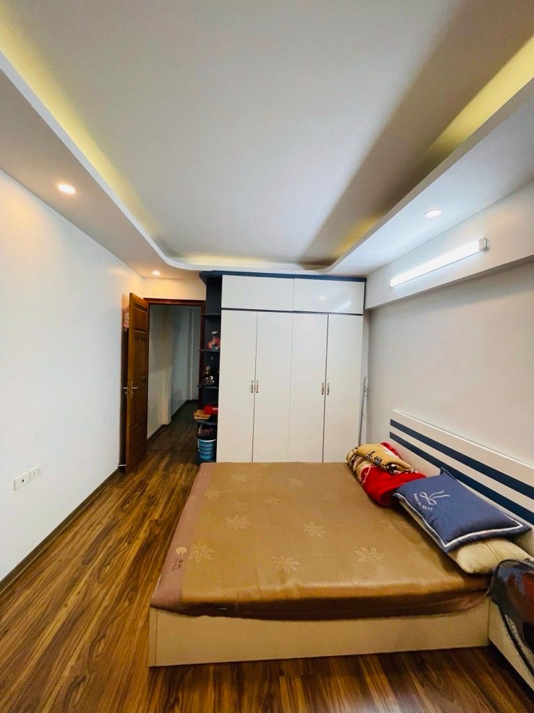 Bán nhà Định Công Thượng - diện tích 30m2 5 tầng - Ô TÔ CÁCH 15m - giá 7,6 tỷ