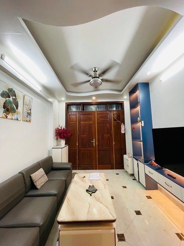 Bán nhà Định Công Thượng - diện tích 30m2 5 tầng - Ô TÔ CÁCH 15m - giá 7,6 tỷ