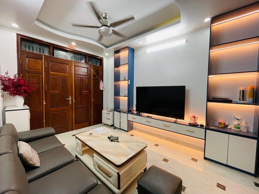 Bán nhà Định Công Thượng - diện tích 30m2 5 tầng - Ô TÔ CÁCH 15m - giá 7,6 tỷ