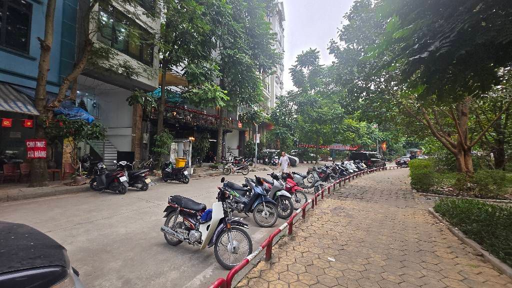 Bán nhà Trần Quang Diệu - diện tích 357m2 1 tầng - Mặt vườn hoa - giá 125 tỷ