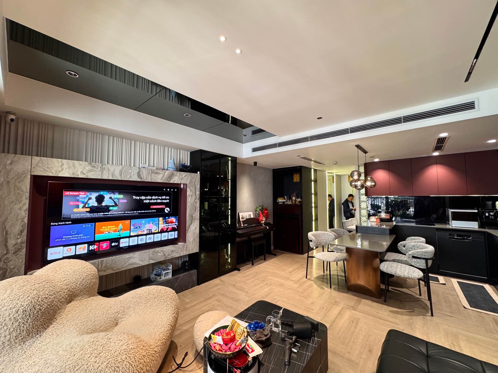 Bán nhà Linh Đàm - diện tích 96m2 17 tầng - Lô góc, view hồ - giá 10,5 tỷ