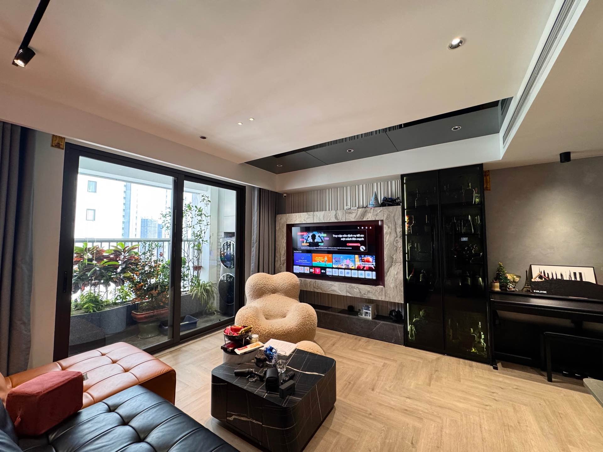 Bán nhà Linh Đàm - diện tích 96m2 17 tầng - Lô góc, view hồ - giá 10,5 tỷ