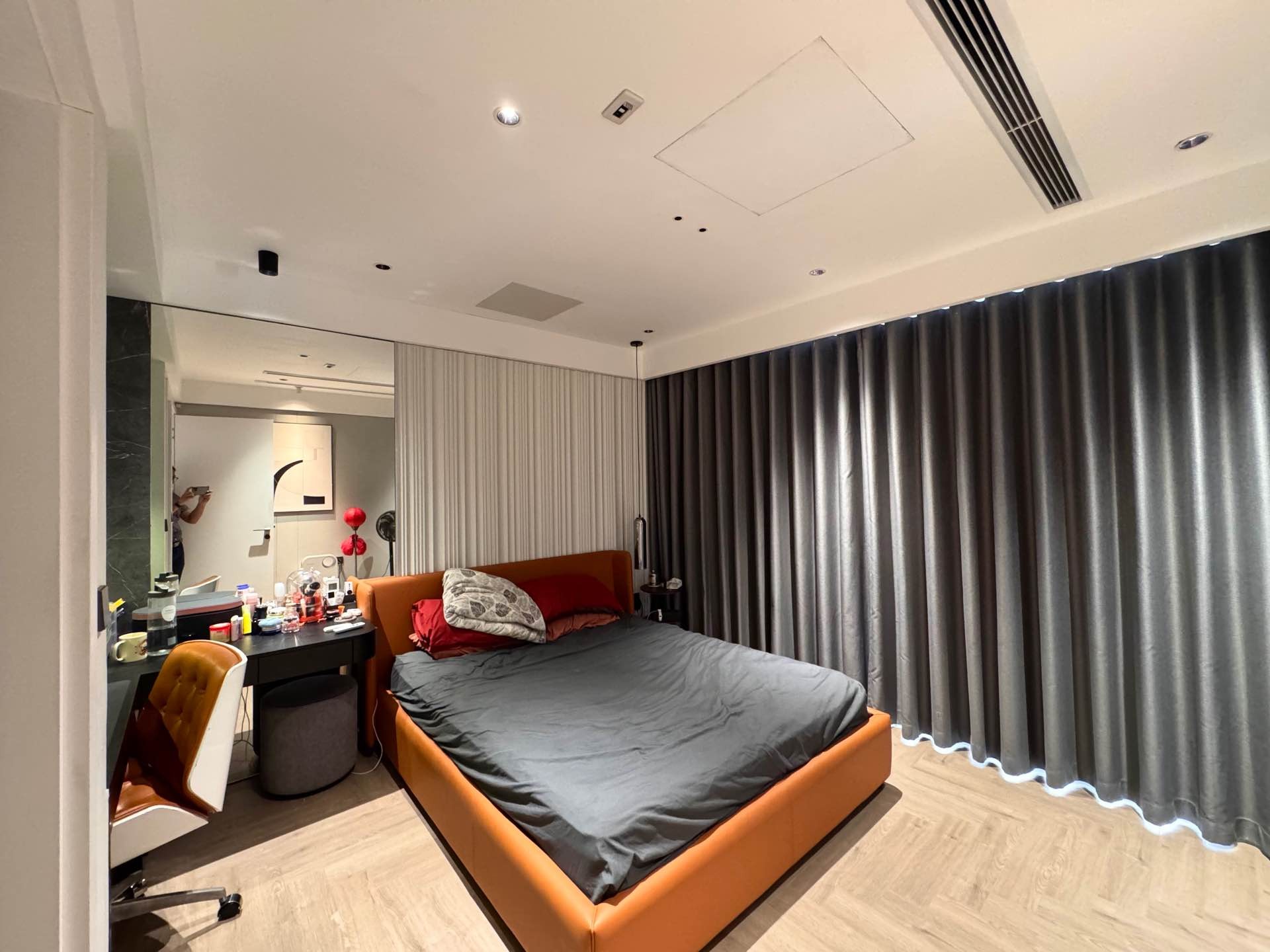 Bán nhà Linh Đàm - diện tích 96m2 17 tầng - Lô góc, view hồ - giá 10,5 tỷ