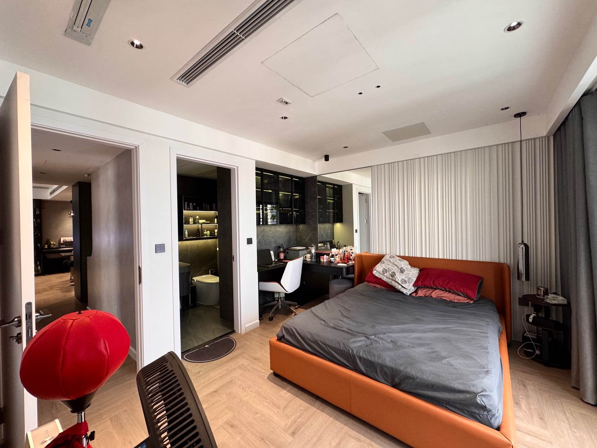 Bán nhà Linh Đàm - diện tích 96m2 17 tầng - Lô góc, view hồ - giá 10,5 tỷ