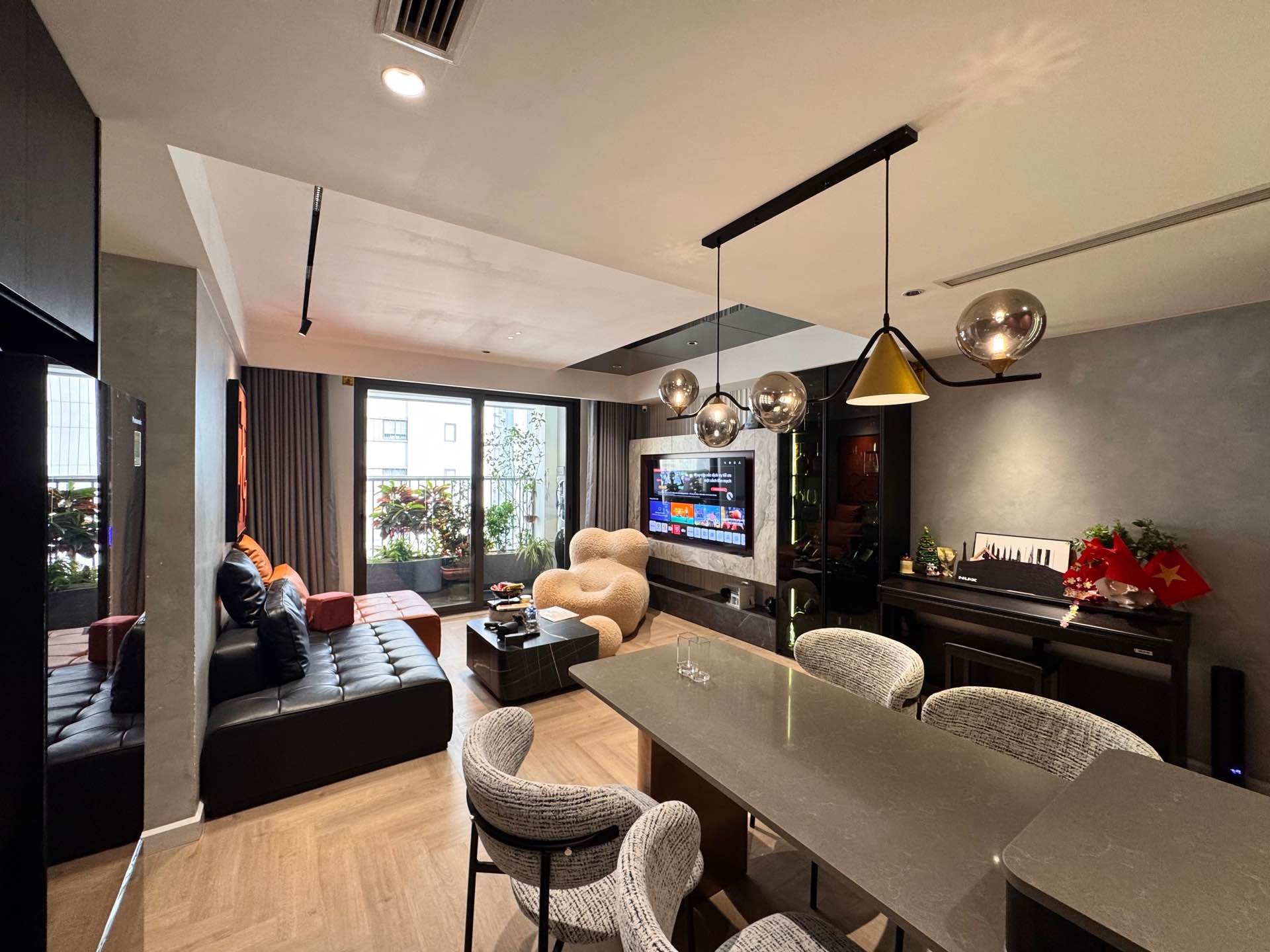 Bán nhà Linh Đàm - diện tích 96m2 17 tầng - Lô góc, view hồ - giá 10,5 tỷ