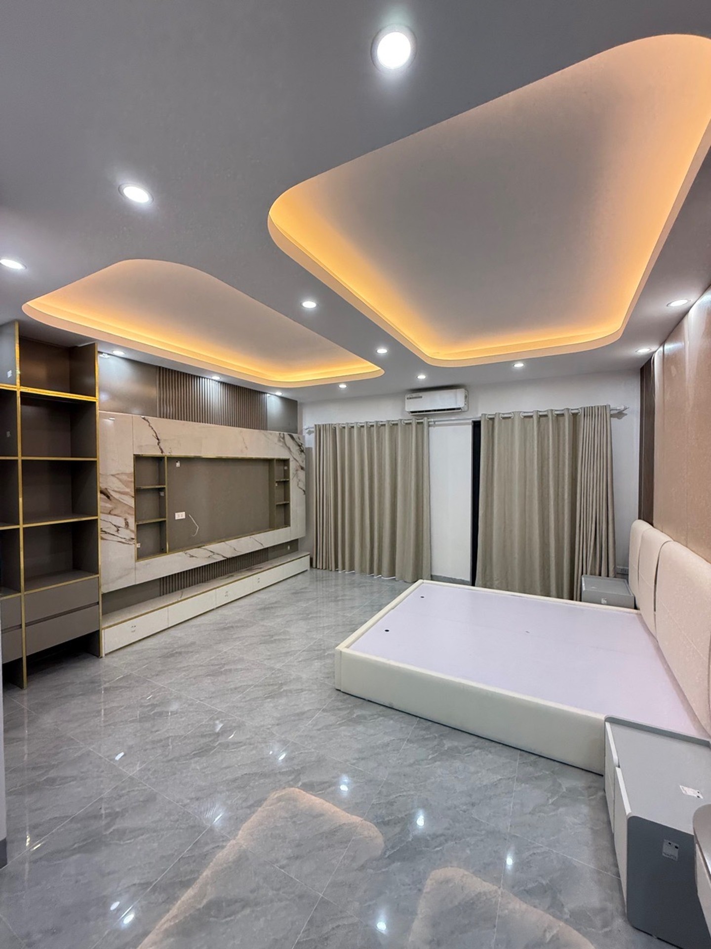 Bán nhà Hai Bà Trưng - diện tích 42m2 6 tầng - Lô góc, thang máy - giá 15,2 tỷ