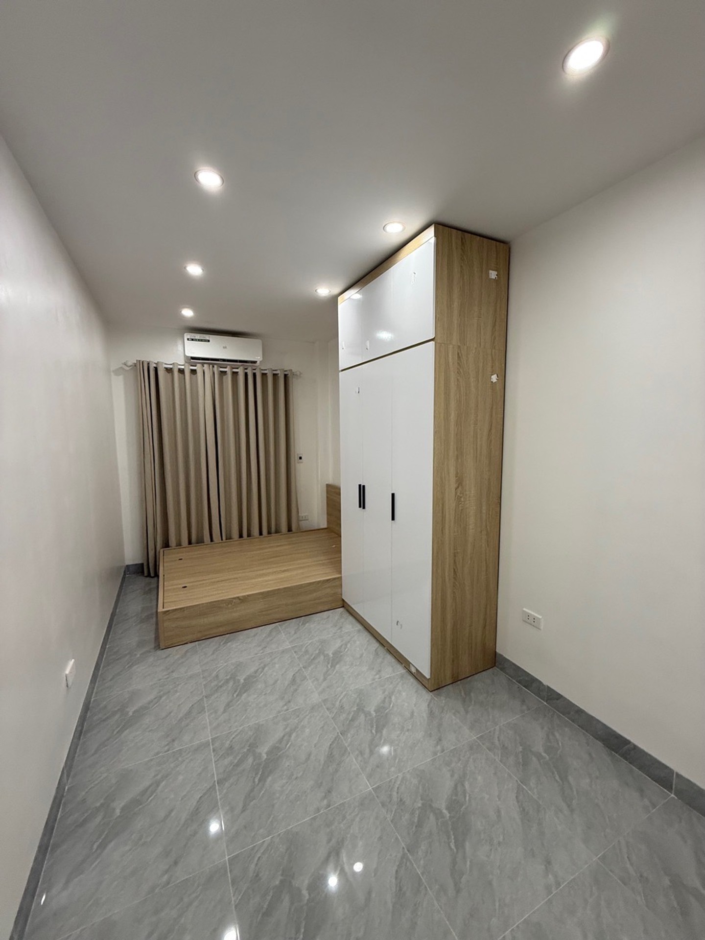 Bán nhà Hai Bà Trưng - diện tích 42m2 6 tầng - Lô góc, thang máy - giá 15,2 tỷ