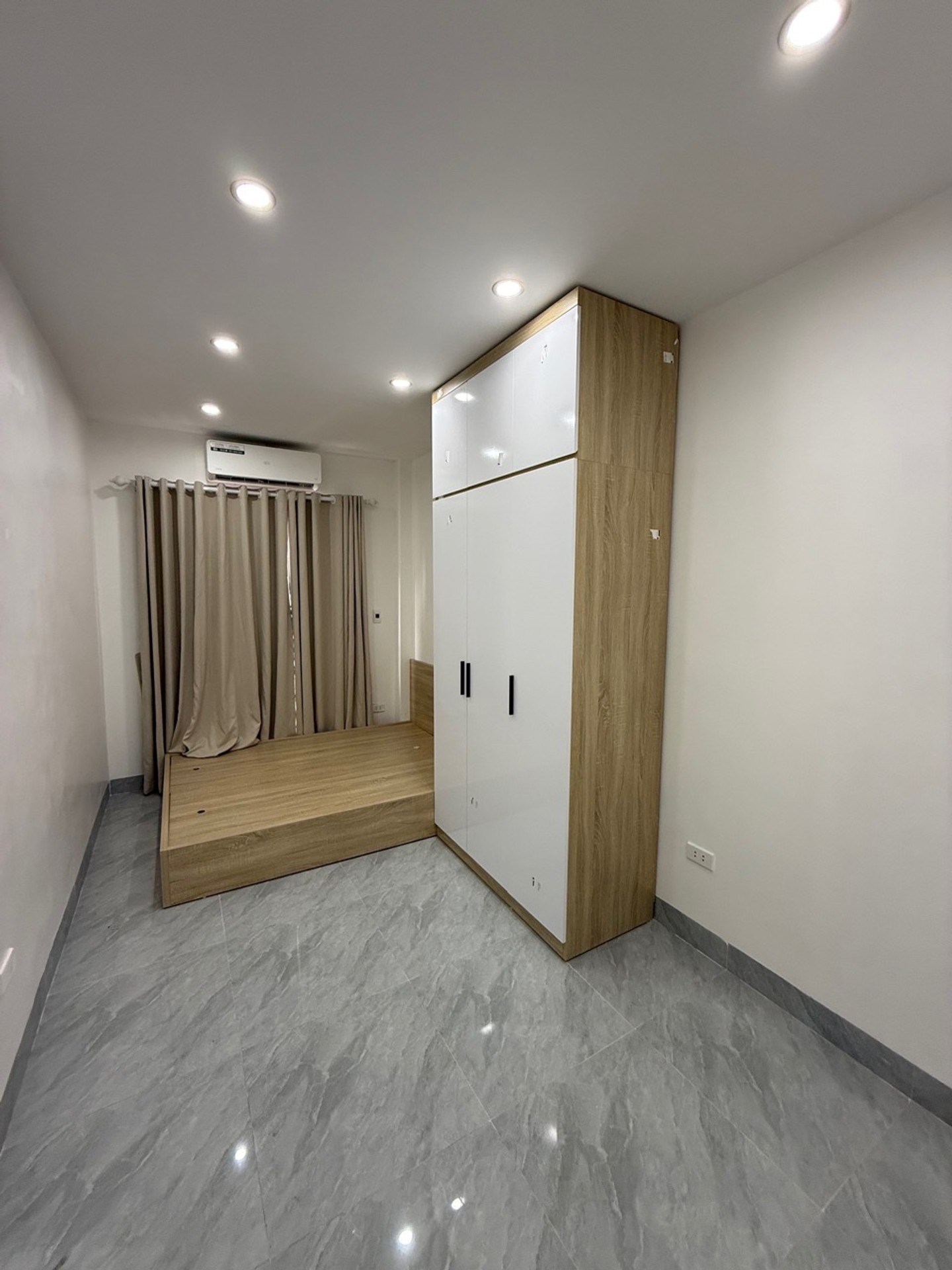 Bán nhà Hai Bà Trưng - diện tích 42m2 6 tầng - Lô góc, thang máy - giá 15,2 tỷ