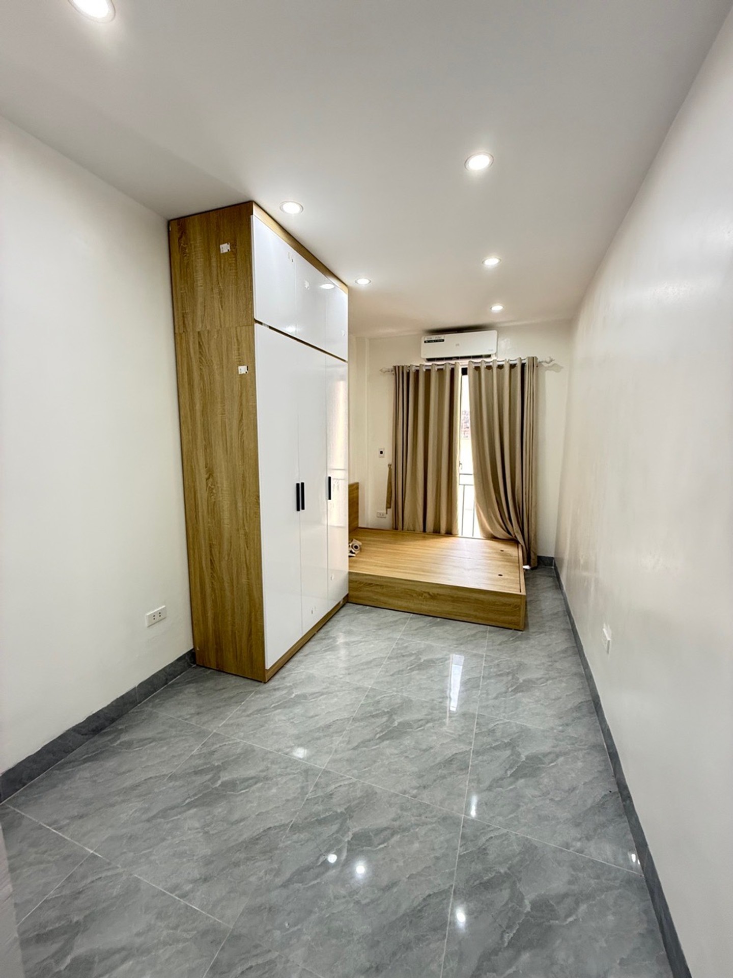 Bán nhà Hai Bà Trưng - diện tích 42m2 6 tầng - Lô góc, thang máy - giá 15,2 tỷ