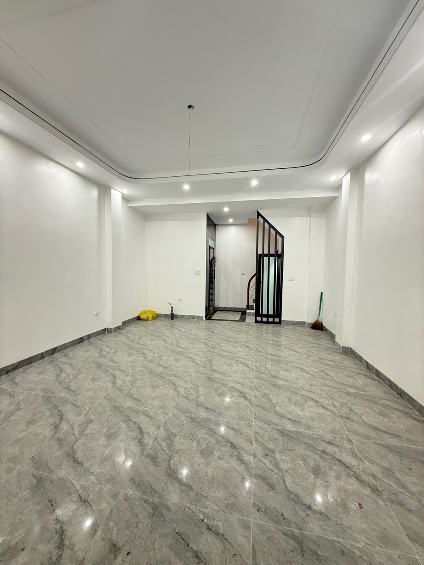 Bán nhà Hai Bà Trưng - diện tích 42m2 6 tầng - Lô góc, thang máy - giá 15,2 tỷ