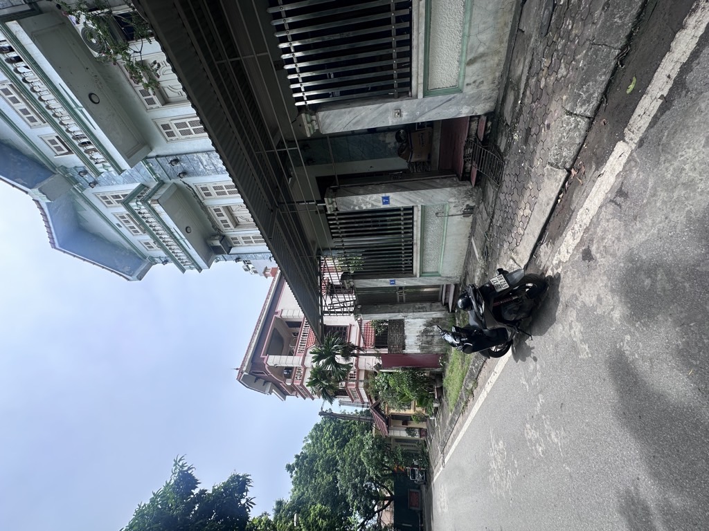 Bán nhà Lĩnh Nam - diện tích 120m2 3 tầng - Ô tô chạy vòng quanh - giá 40 tỷ