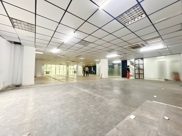 Bán nhà Đê La Thành Nhỏ - diện tích 301m2 12 tầng - Lô góc 3 mặt thoáng - giá 100 tỷ