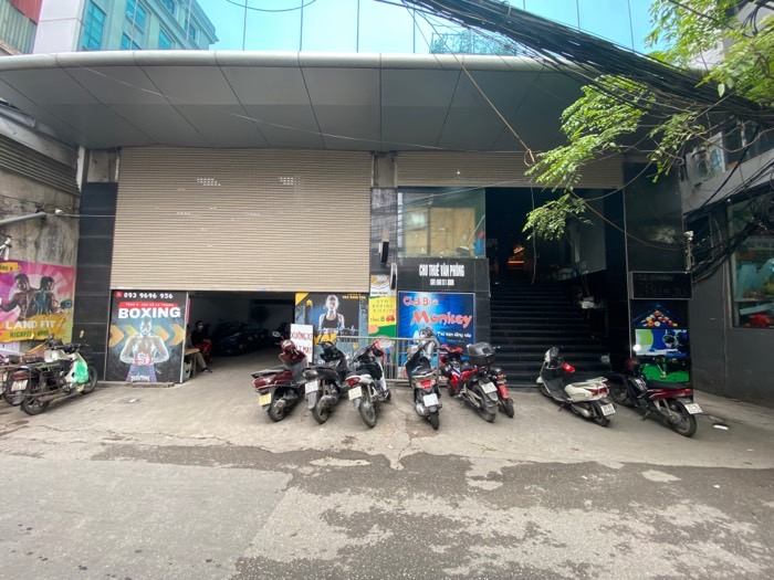 Bán nhà Đê La Thành Nhỏ - diện tích 301m2 12 tầng - Lô góc 3 mặt thoáng - giá 100 tỷ