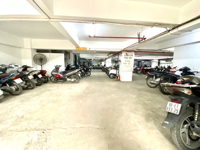 Bán nhà Đê La Thành Nhỏ - diện tích 301m2 12 tầng - Lô góc 3 mặt thoáng - giá 100 tỷ