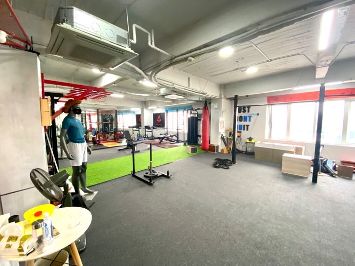 Bán nhà Đê La Thành Nhỏ - diện tích 301m2 12 tầng - Lô góc 3 mặt thoáng - giá 100 tỷ