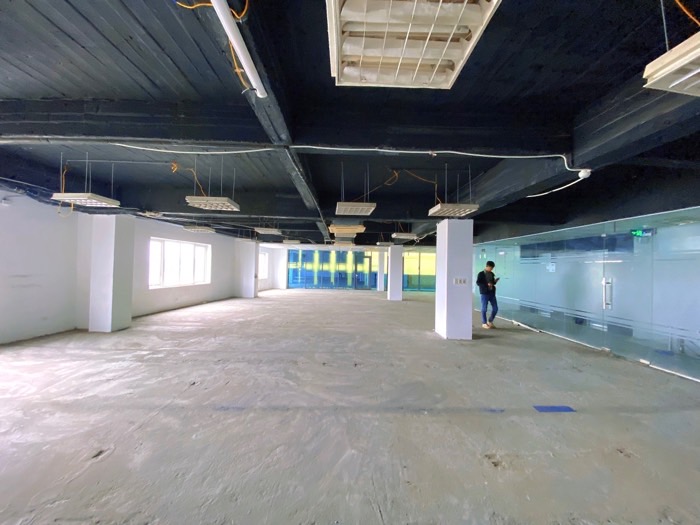 Bán nhà Đê La Thành Nhỏ - diện tích 301m2 12 tầng - Lô góc 3 mặt thoáng - giá 100 tỷ