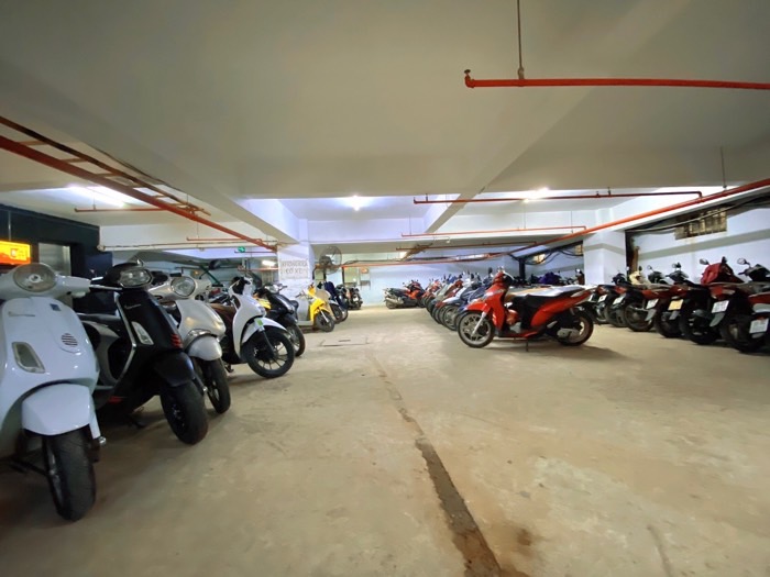 Bán nhà Đê La Thành Nhỏ - diện tích 301m2 12 tầng - Lô góc 3 mặt thoáng - giá 100 tỷ