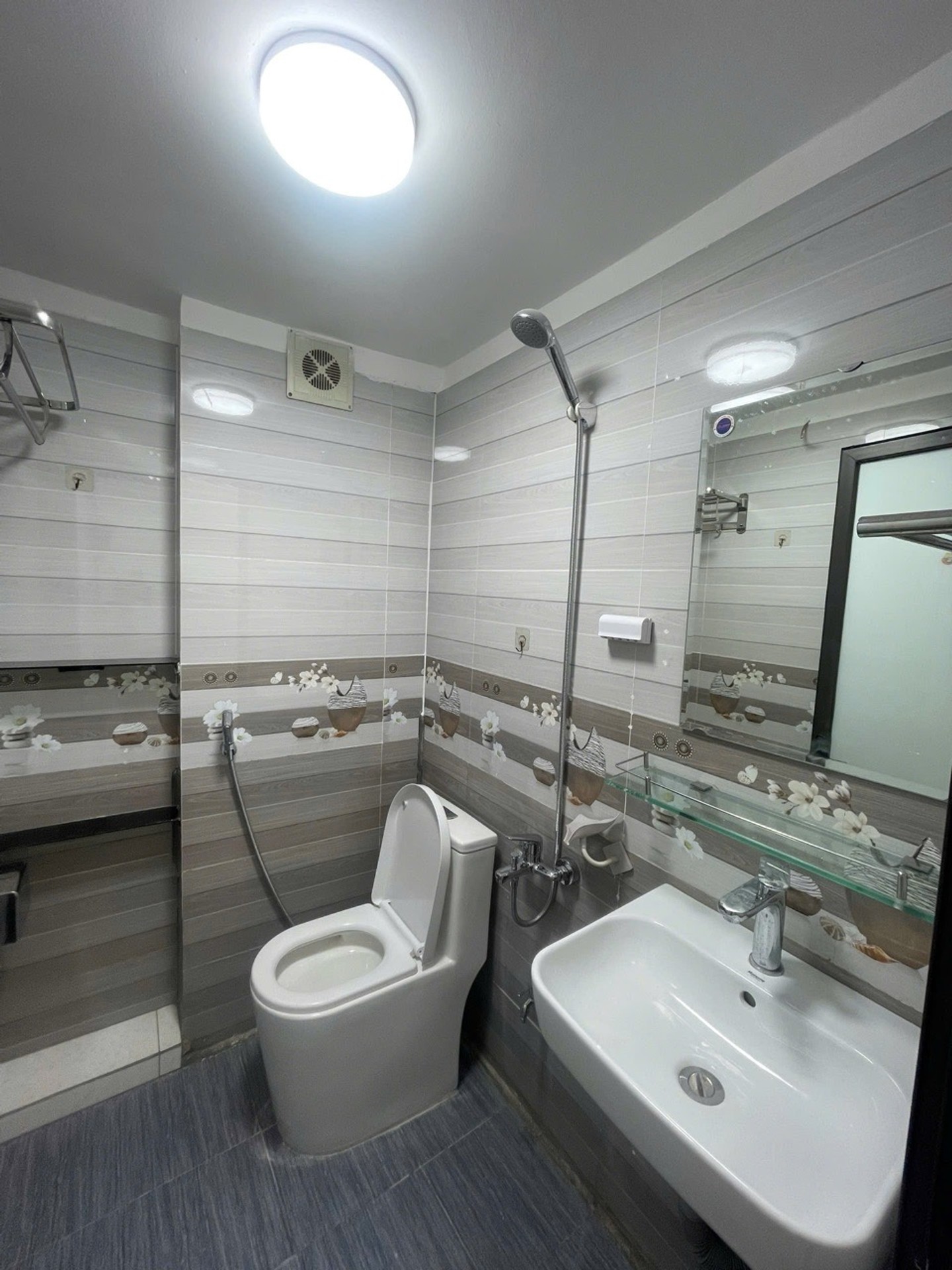 Bán nhà Bạch Mai - diện tích 19m2 5 tầng - 2 mặt thoáng - giá 6,35 tỷ