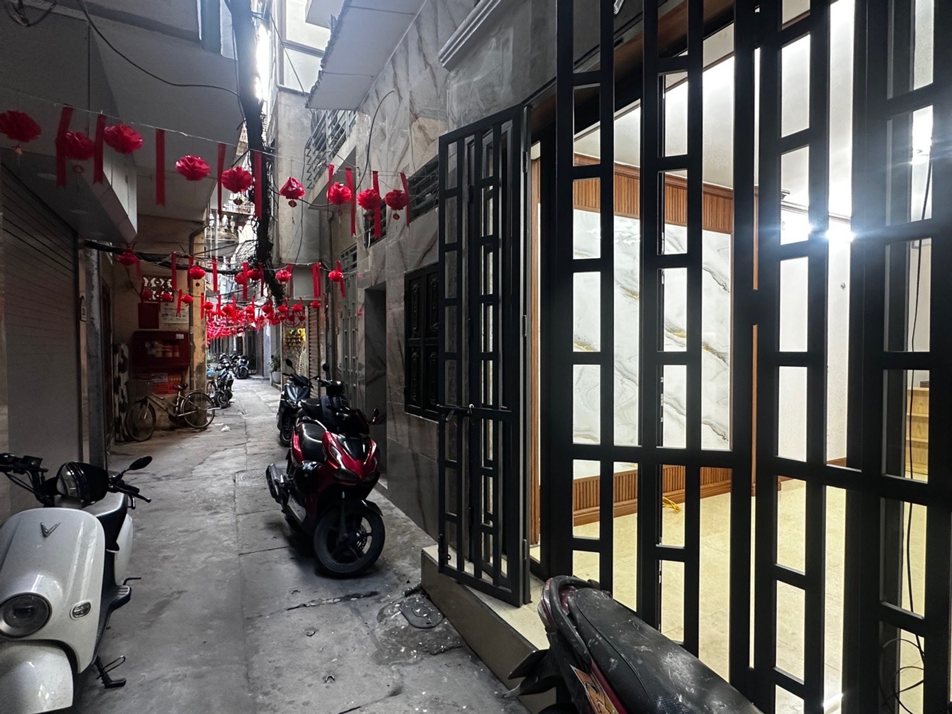 Bán nhà Bạch Mai - diện tích 19m2 5 tầng - 2 mặt thoáng - giá 6,35 tỷ