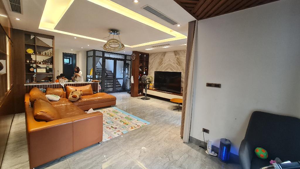 Bán nhà Chùa Láng - diện tích 122m2 5 tầng - Nhà mới xây, sân vườn - giá 41,5 tỷ