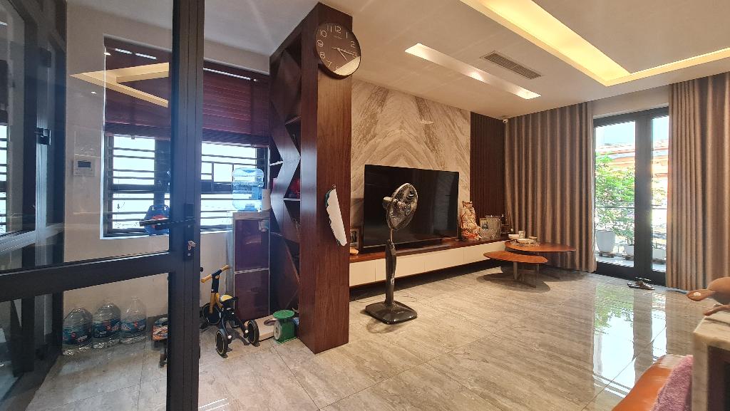 Bán nhà Chùa Láng - diện tích 122m2 5 tầng - Nhà mới xây, sân vườn - giá 41,5 tỷ