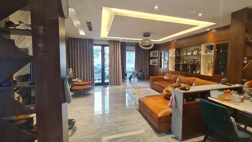 Bán nhà Chùa Láng - diện tích 122m2 5 tầng - Nhà mới xây, sân vườn - giá 41,5 tỷ