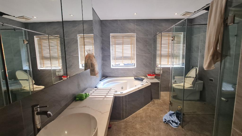 Bán nhà Chùa Láng - diện tích 122m2 5 tầng - Nhà mới xây, sân vườn - giá 41,5 tỷ