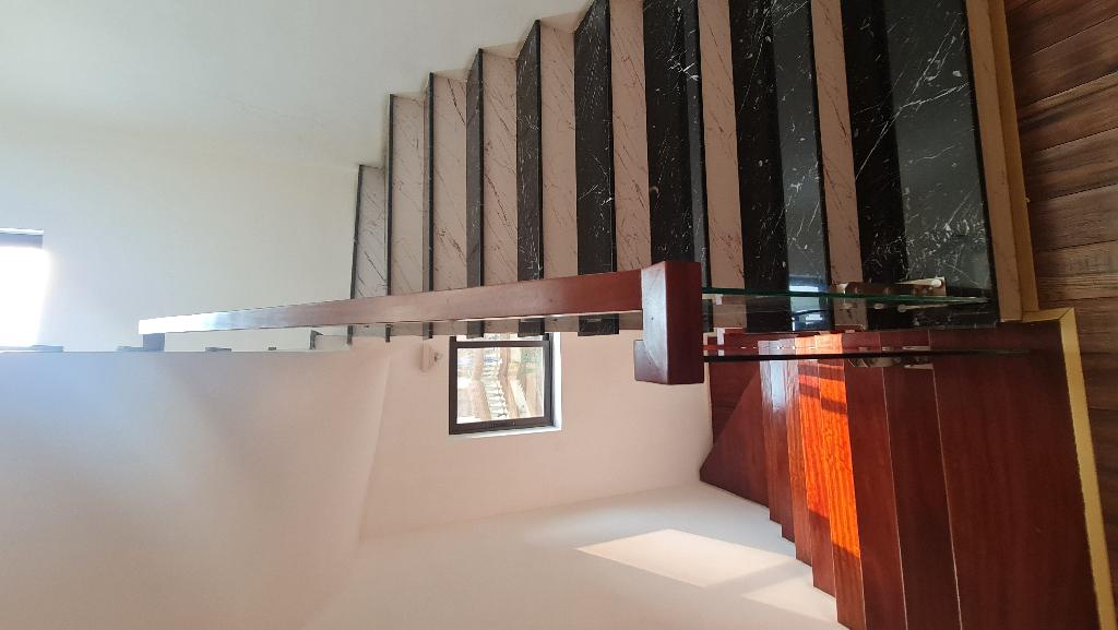 Bán nhà Chùa Láng - diện tích 122m2 5 tầng - Nhà mới xây, sân vườn - giá 41,5 tỷ