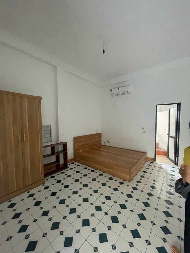 Bán nhà Ngõ 106 - diện tích 41m2 3 tầng - Nhà dân xây 3 tầng cũ - giá 7,3 tỷ