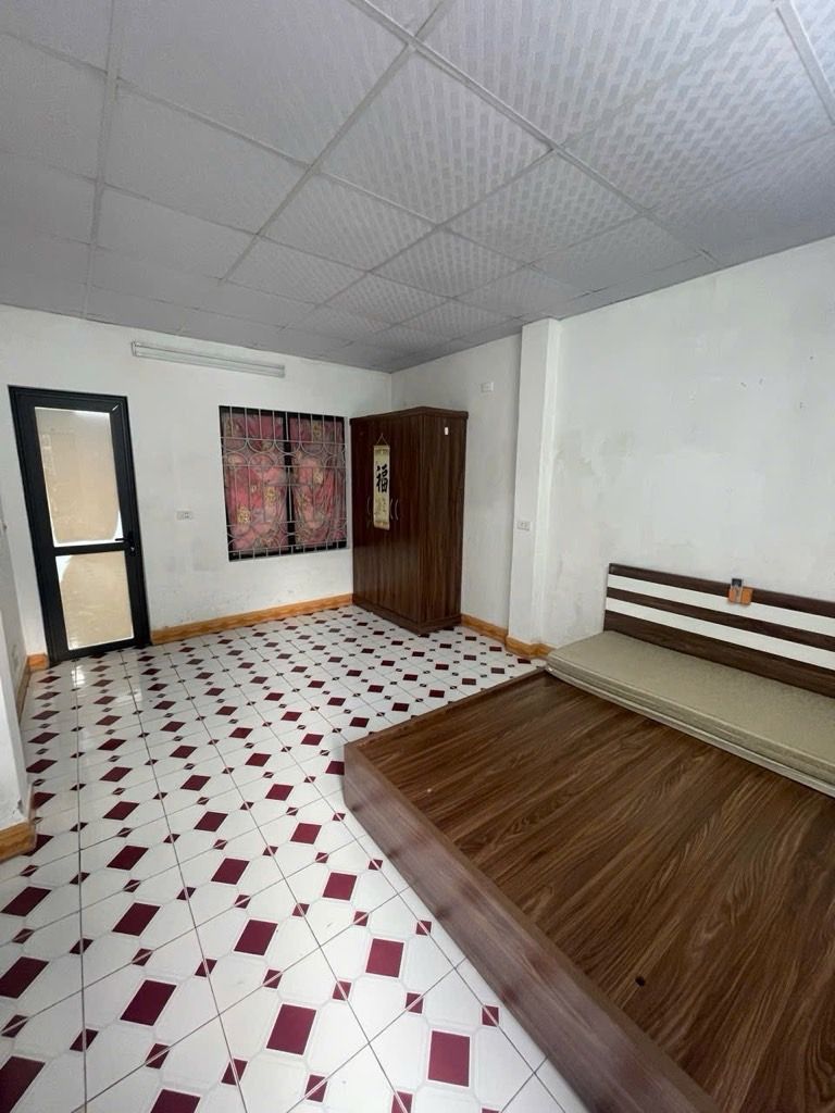 Bán nhà Ngõ 106 - diện tích 41m2 3 tầng - Nhà dân xây 3 tầng cũ - giá 7,3 tỷ