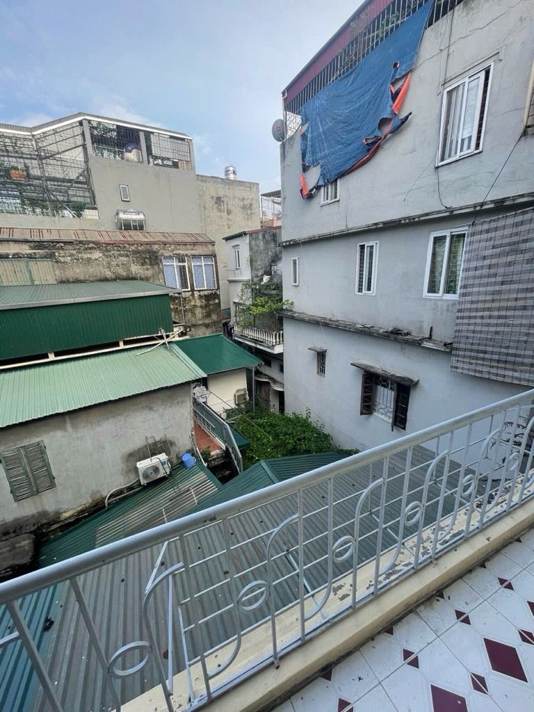 Bán nhà Ngõ 106 - diện tích 41m2 3 tầng - Nhà dân xây 3 tầng cũ - giá 7,3 tỷ